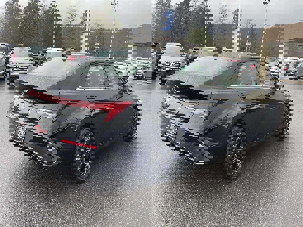 New 2026 Hyundai Elantra SEL Sport Premium image 3