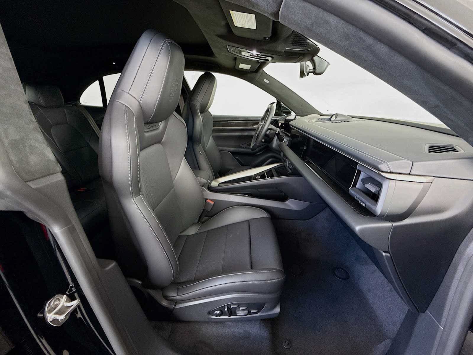 New 2025 Porsche Macan Turbo Electric AWD/4WD image 49
