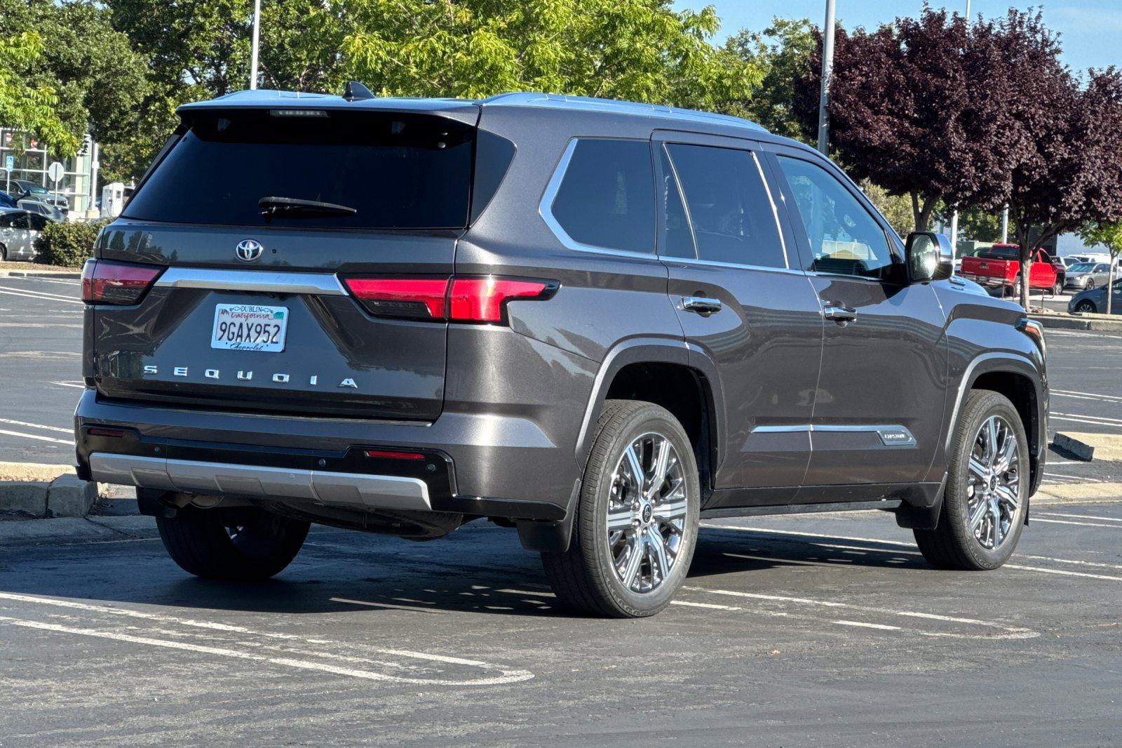 Used 2023 Toyota Sequoia Capstone AWD/4WD image 4