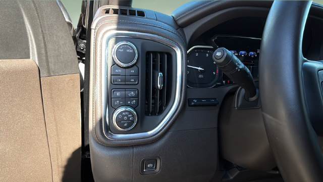 Used 2023 GMC Sierra 2500 Denali w/ Denali Black Diamond Edition AWD/4WD image 28