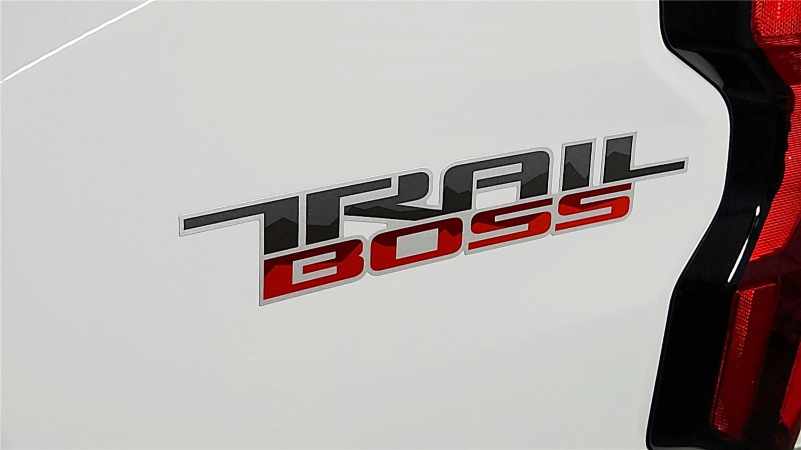 Used 2025 Chevrolet Colorado Trail Boss AWD/4WD image 18