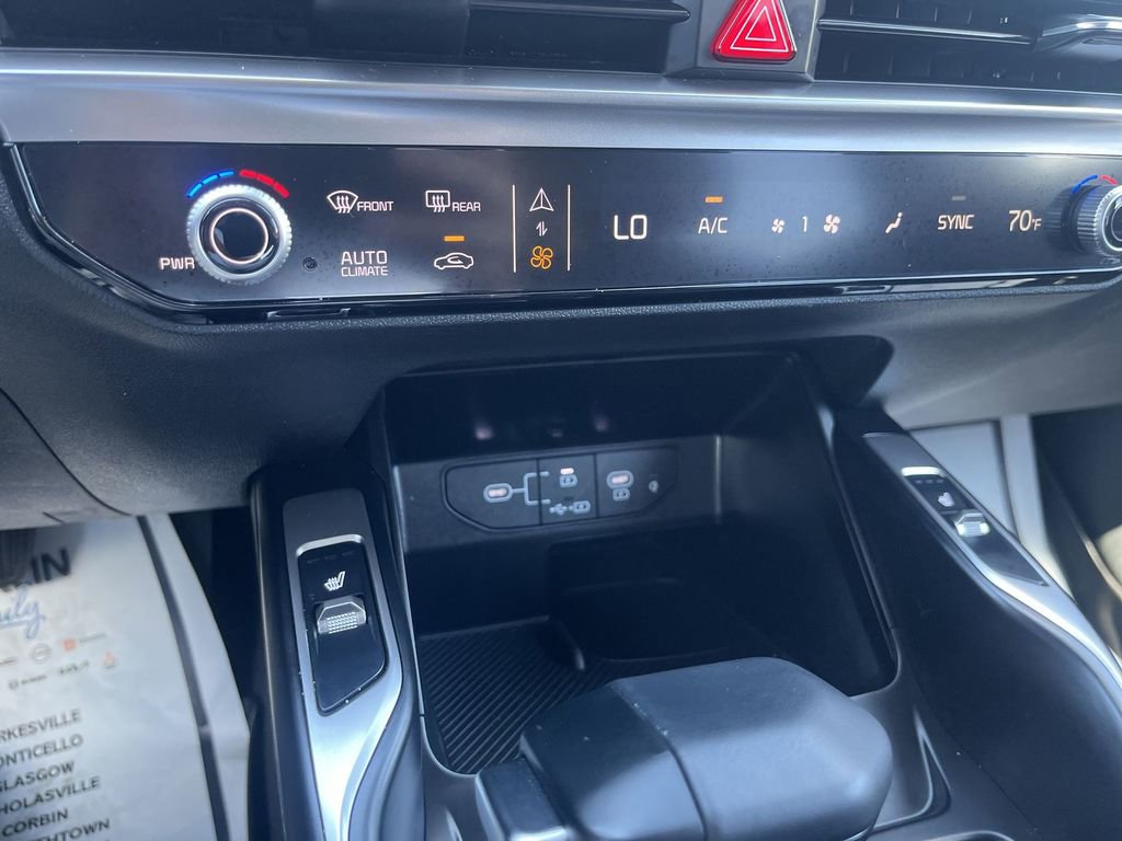 Used 2025 Kia Sorento EX w/ Panoramic Sunroof Package FWD image 19