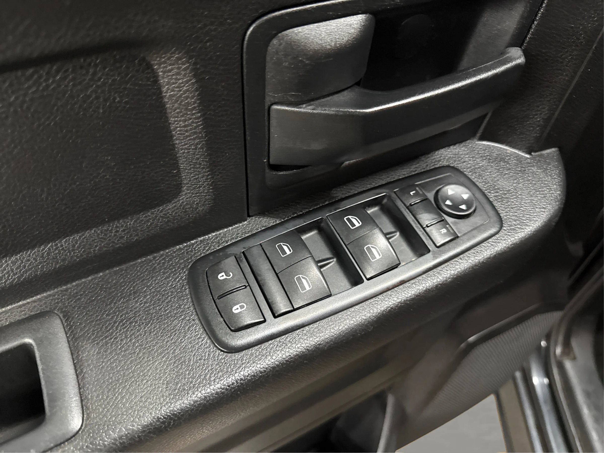Used 2015 RAM 1500 Express AWD/4WD image 23