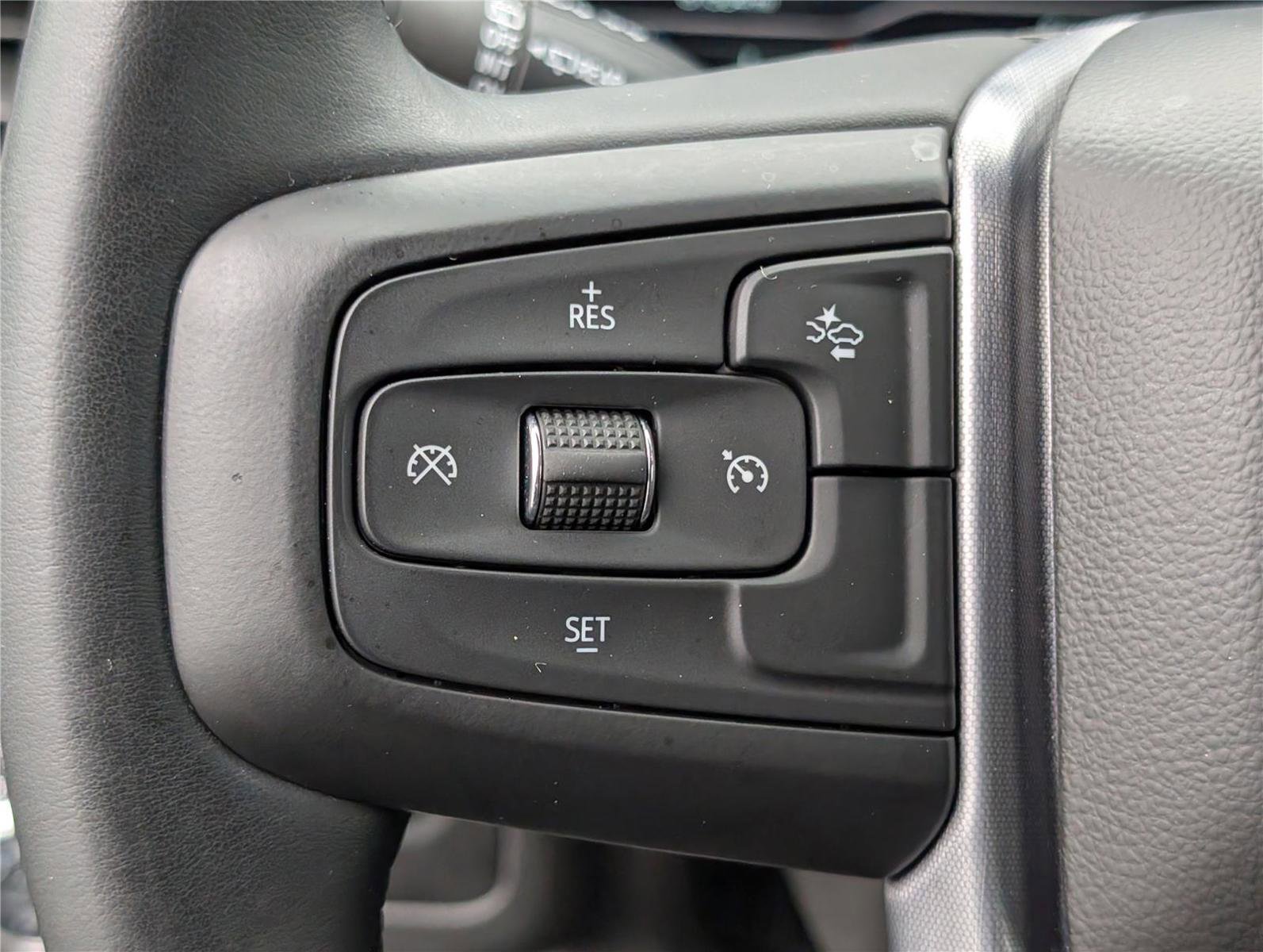 Used 2024 GMC Yukon XL SLT image 26