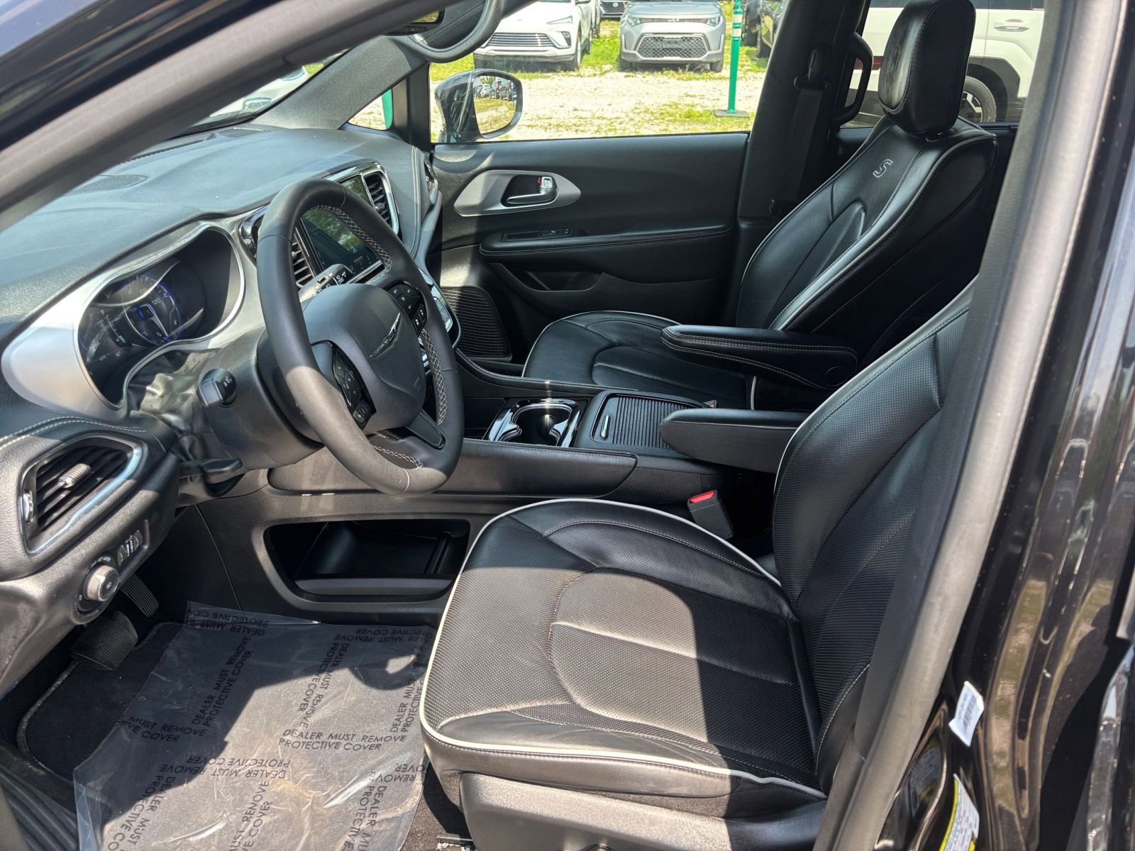 Used 2025 Chrysler Pacifica Limited FWD image 30