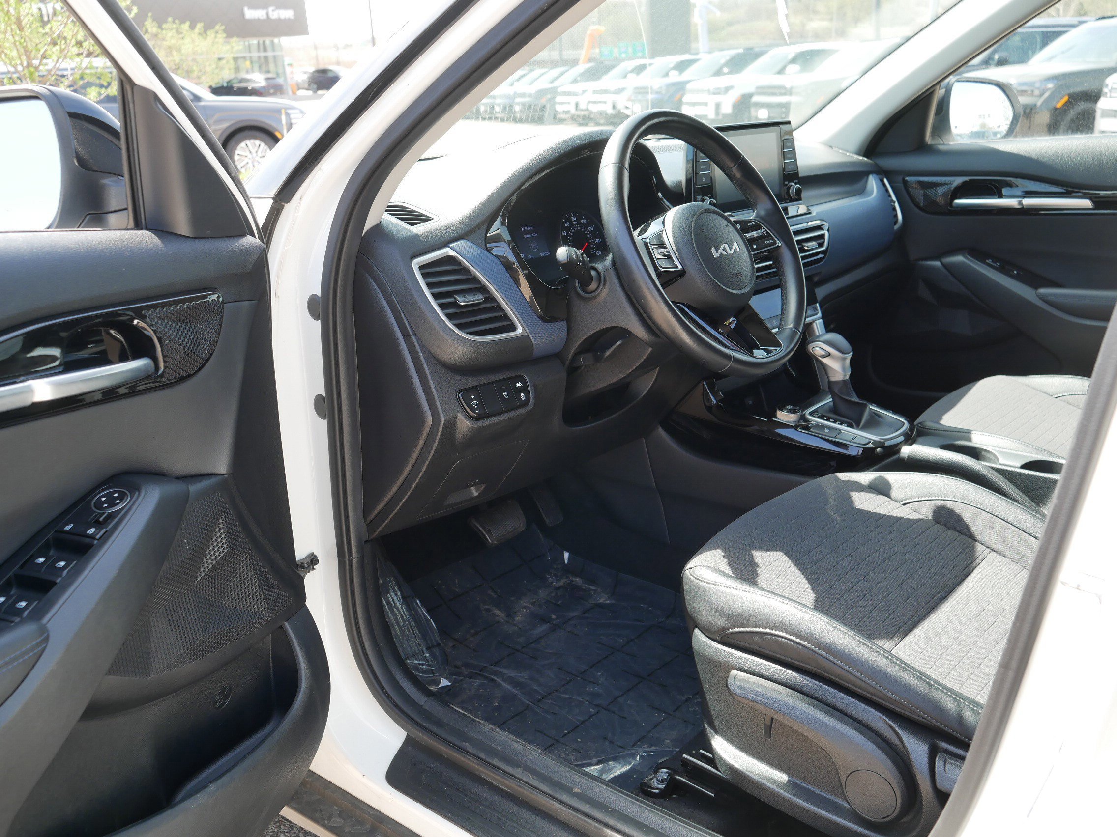 Used 2023 Kia Seltos S AWD/4WD image 11