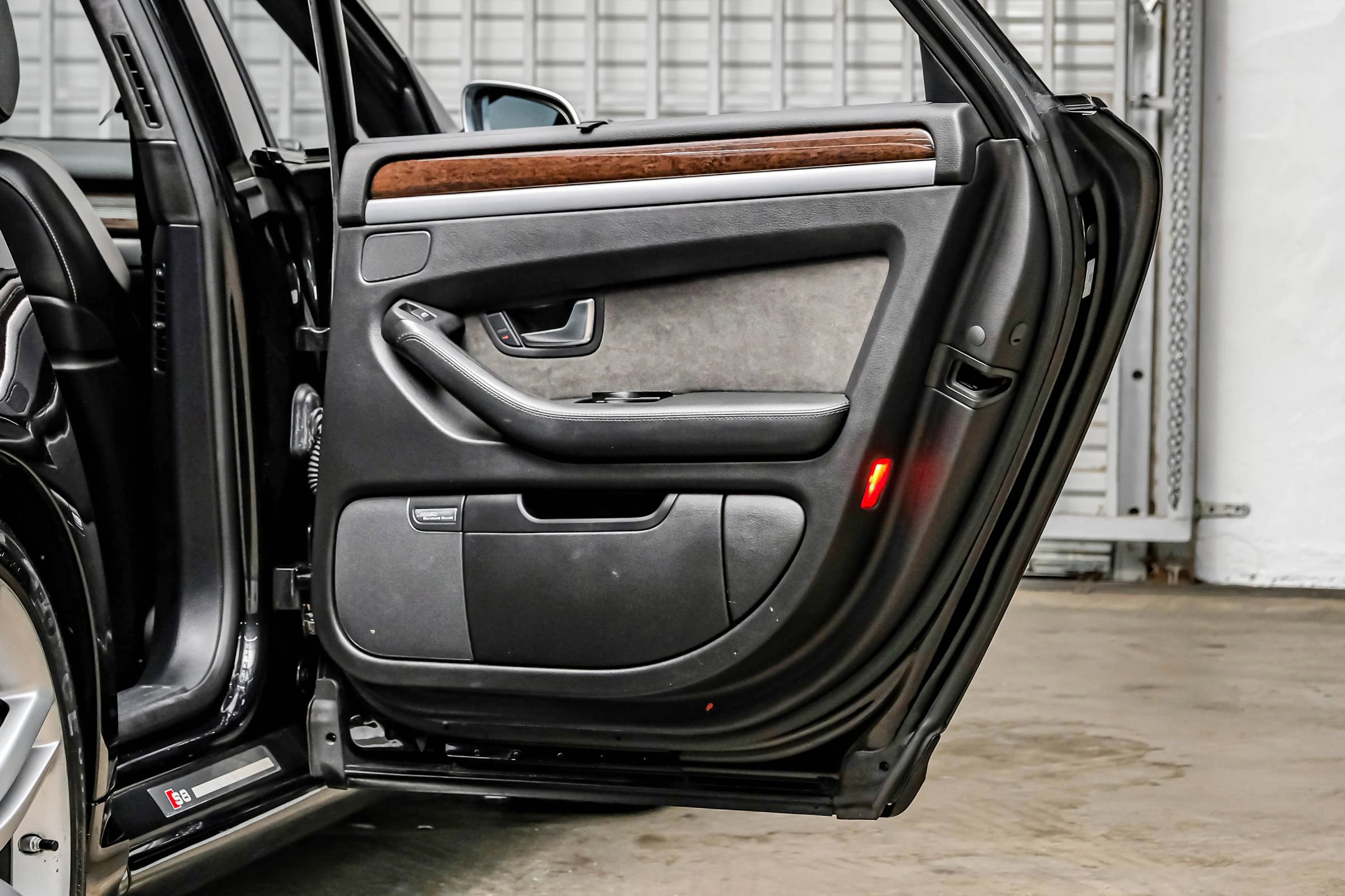 Used 2007 Audi S8 image 46