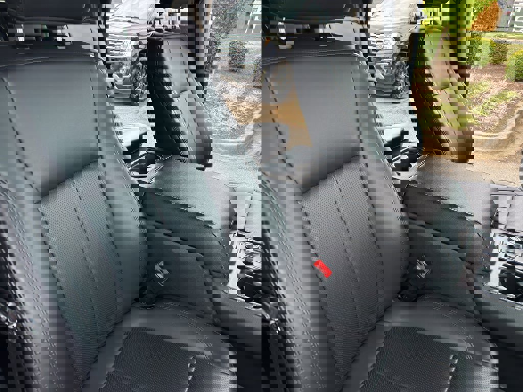 Used 2024 Ford Expedition XLT image 33