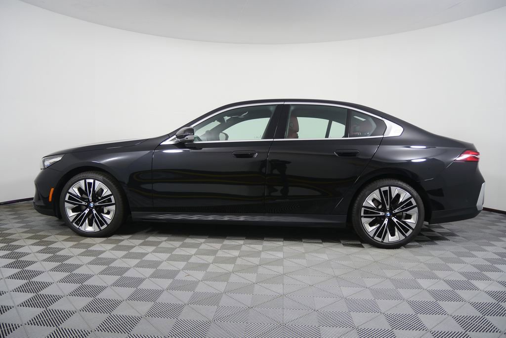 Certified 2025 BMW 530i image 6