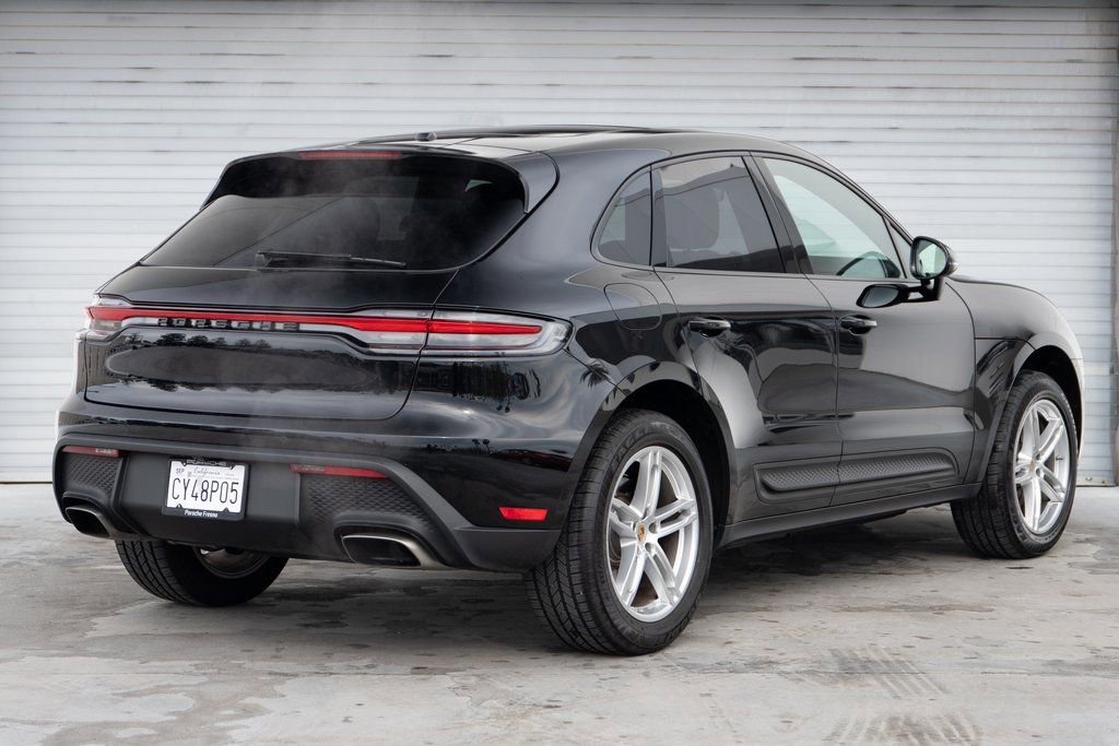 Certified 2025 Porsche Macan image 7