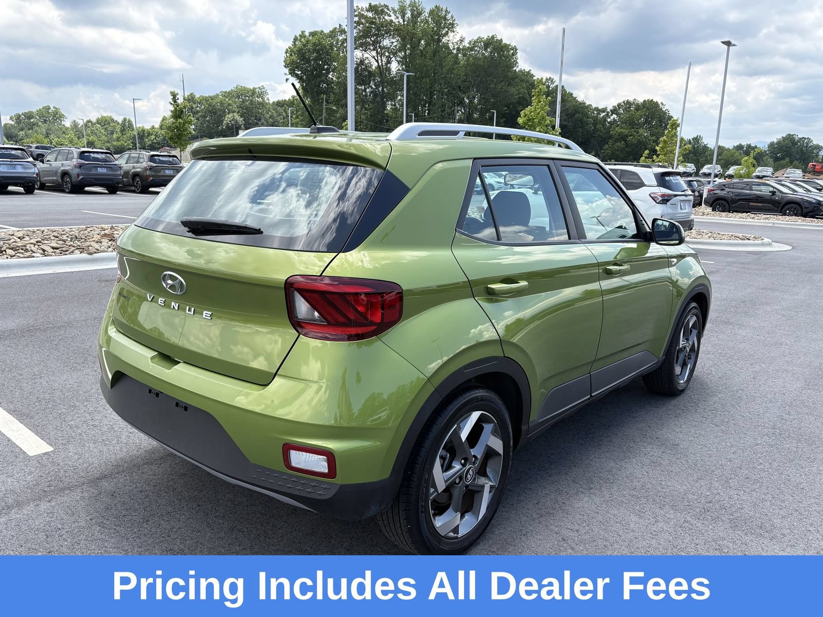 Used 2024 Hyundai Venue SEL FWD image 7