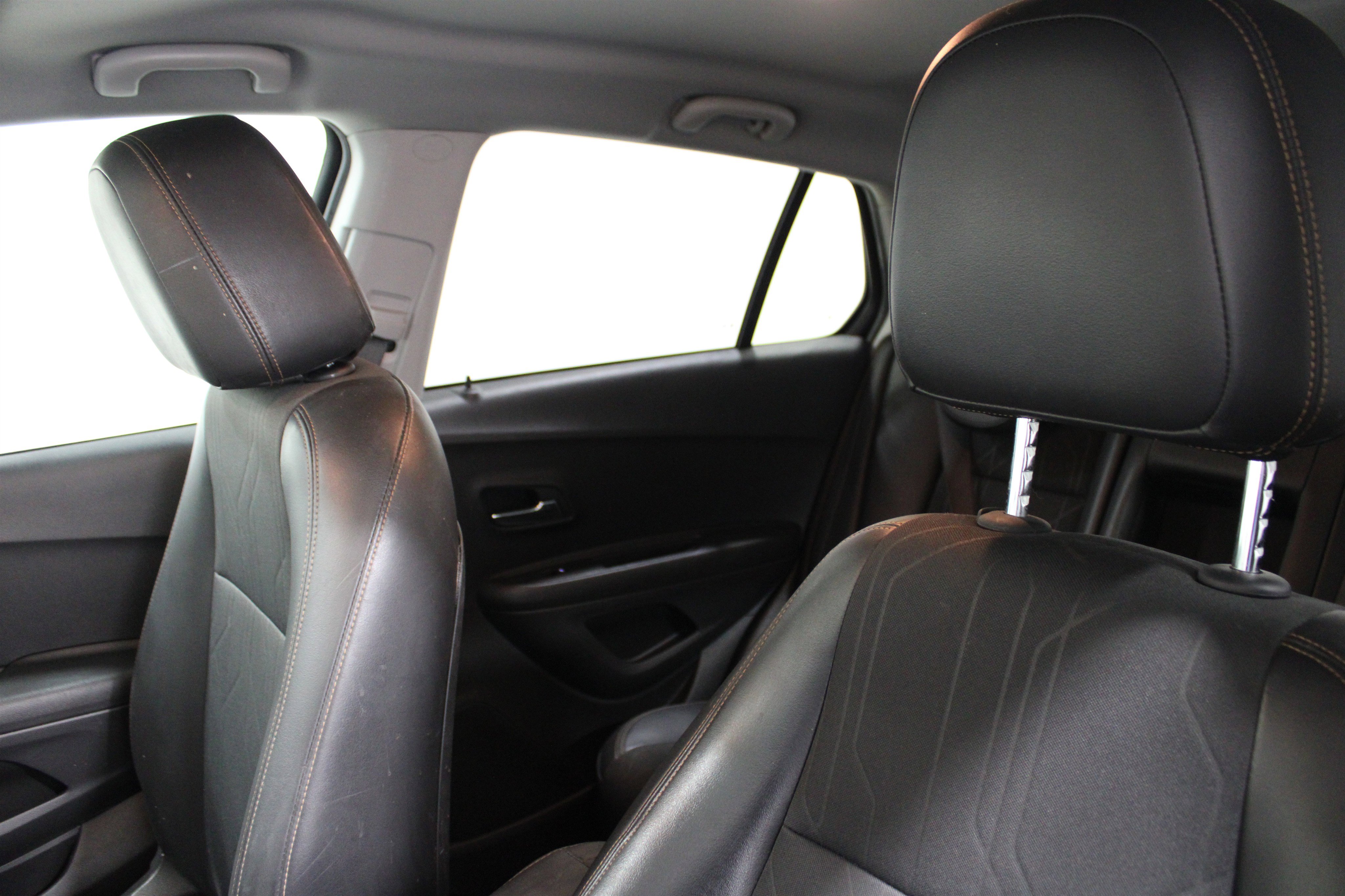 Used 2019 Chevrolet Trax LT w/ LT Convenience Package FWD image 5