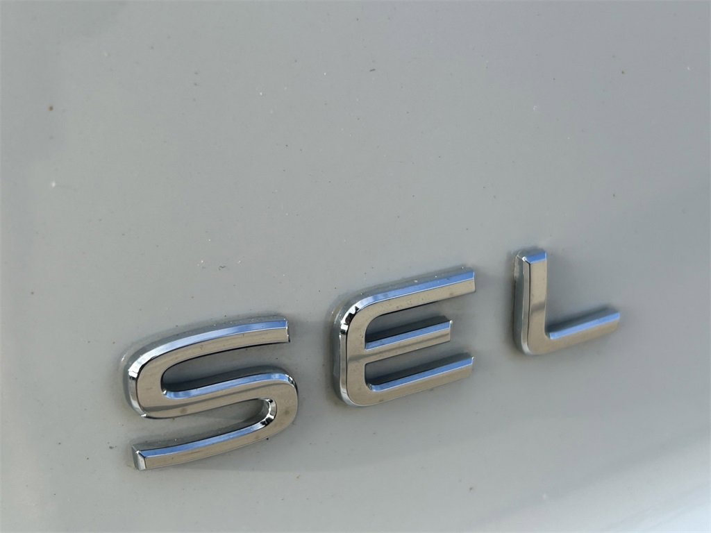 Used 2022 Volkswagen Atlas Cross Sport SEL R-Line image 12