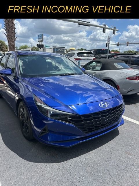 Used 2021 Hyundai Elantra SEL w/ Preferred Accessory Package FWD image 2