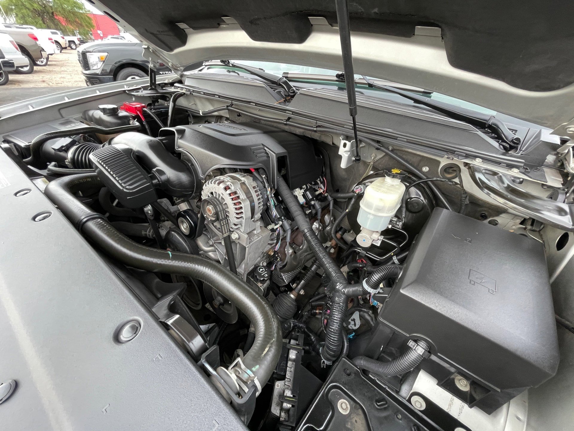 Used 2010 Chevrolet Tahoe LTZ RWD image 36