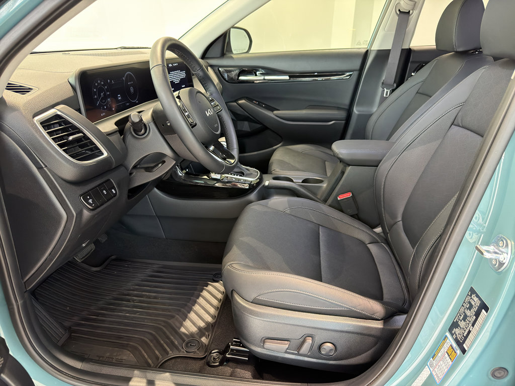 Used 2025 Kia Seltos EX image 12