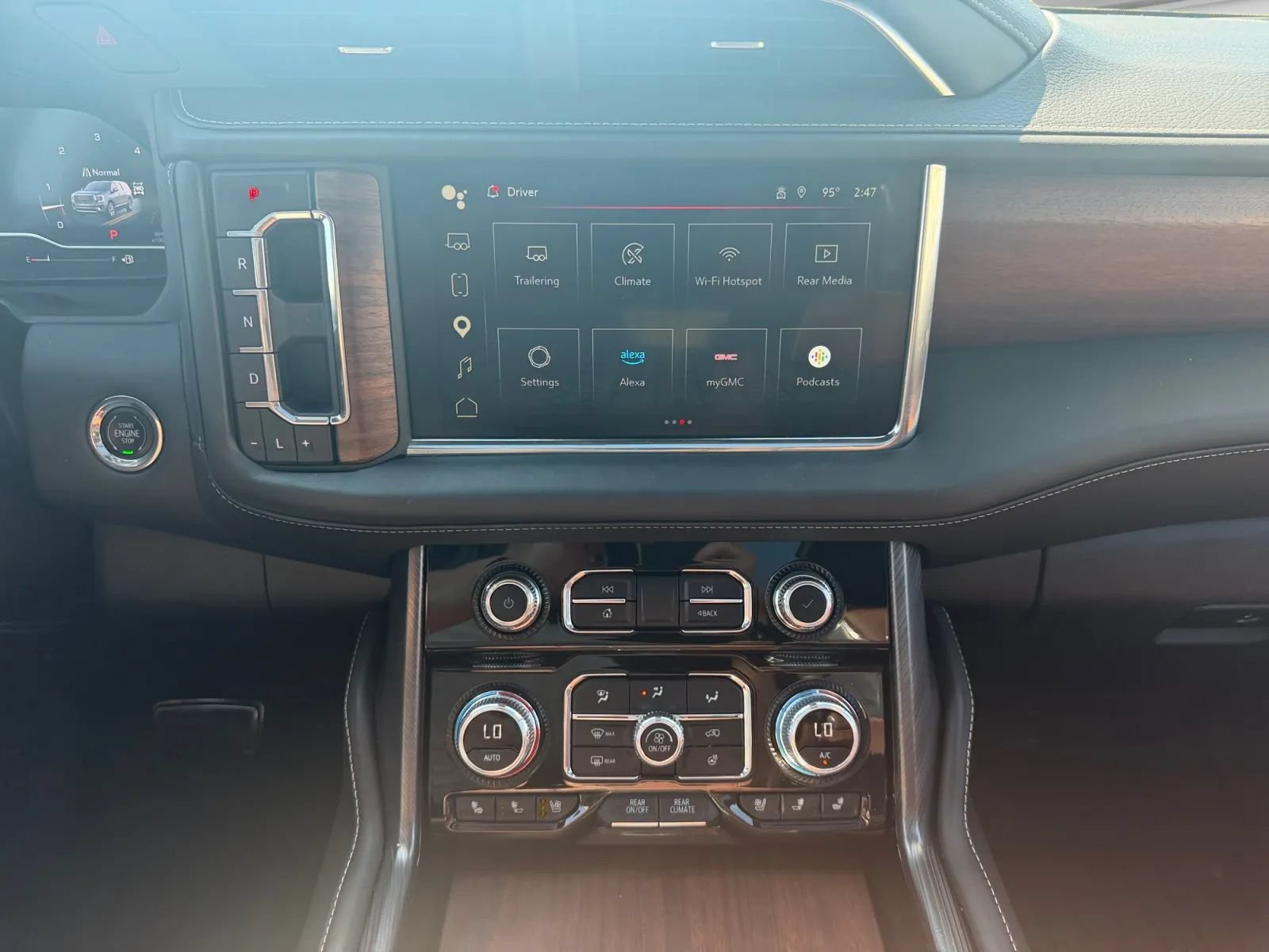 Used 2023 GMC Yukon XL Denali Ultimate AWD/4WD image 18