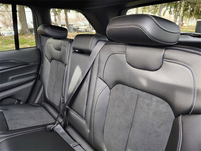 New 2025 Jeep Grand Cherokee Altitude image 5