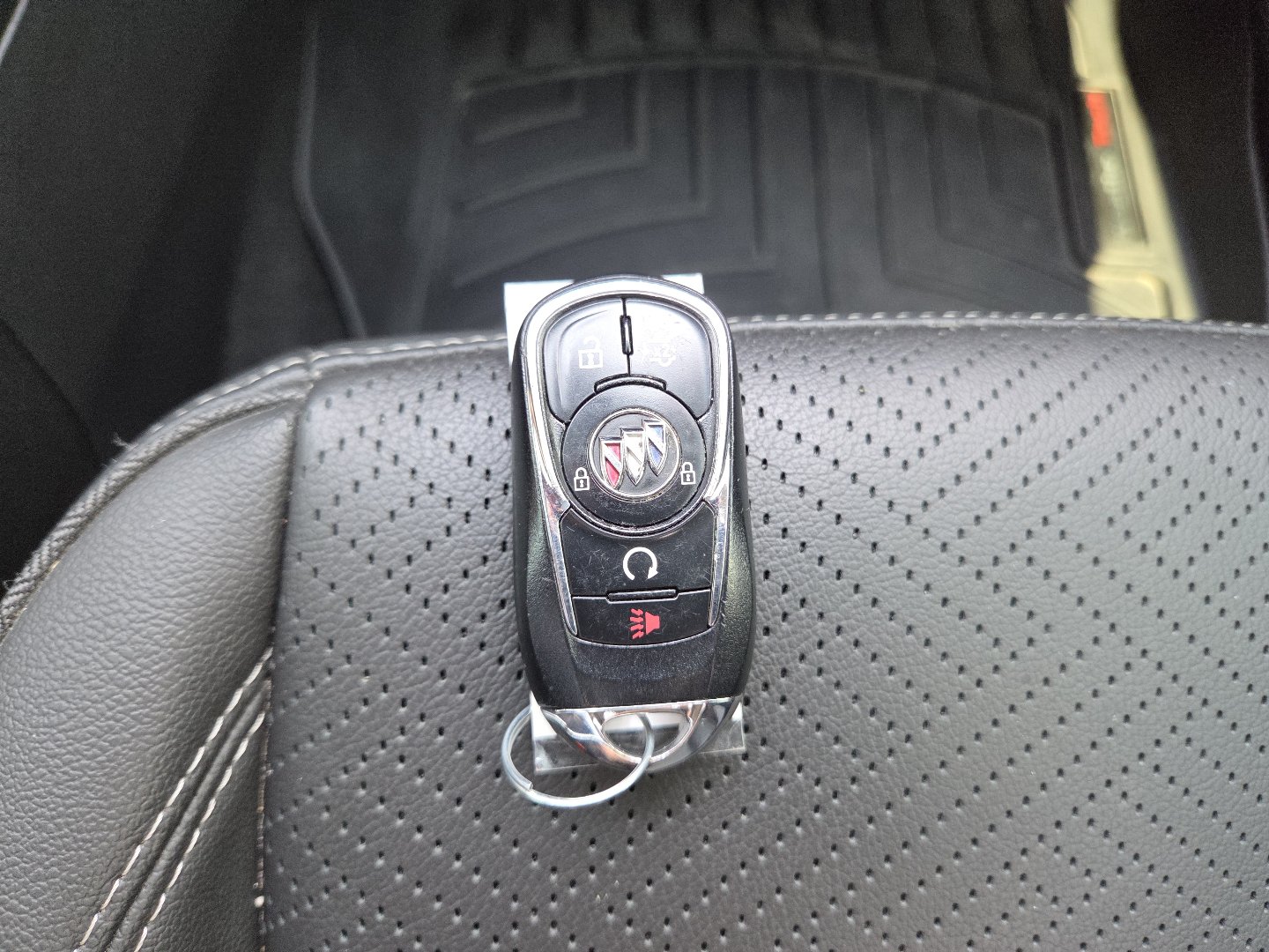 Used 2022 Buick Encore GX Essence w/ Experience Buick Package FWD image 34