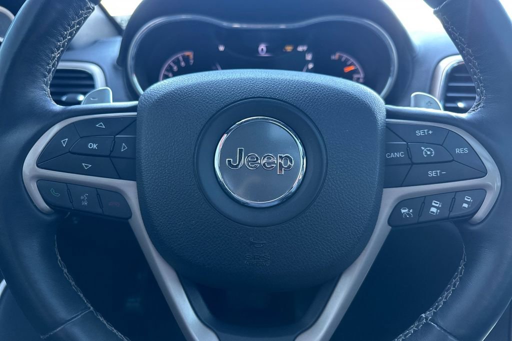 Used 2017 Jeep Grand Cherokee Overland w/ Jeep Active Safety Group image 25