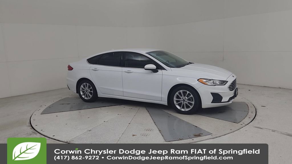 Used 2020 Ford Fusion SE FWD image 2