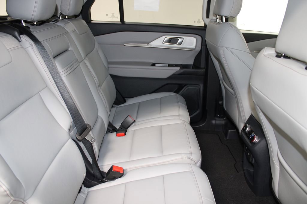 New 2026 Ford Explorer Active RWD image 29