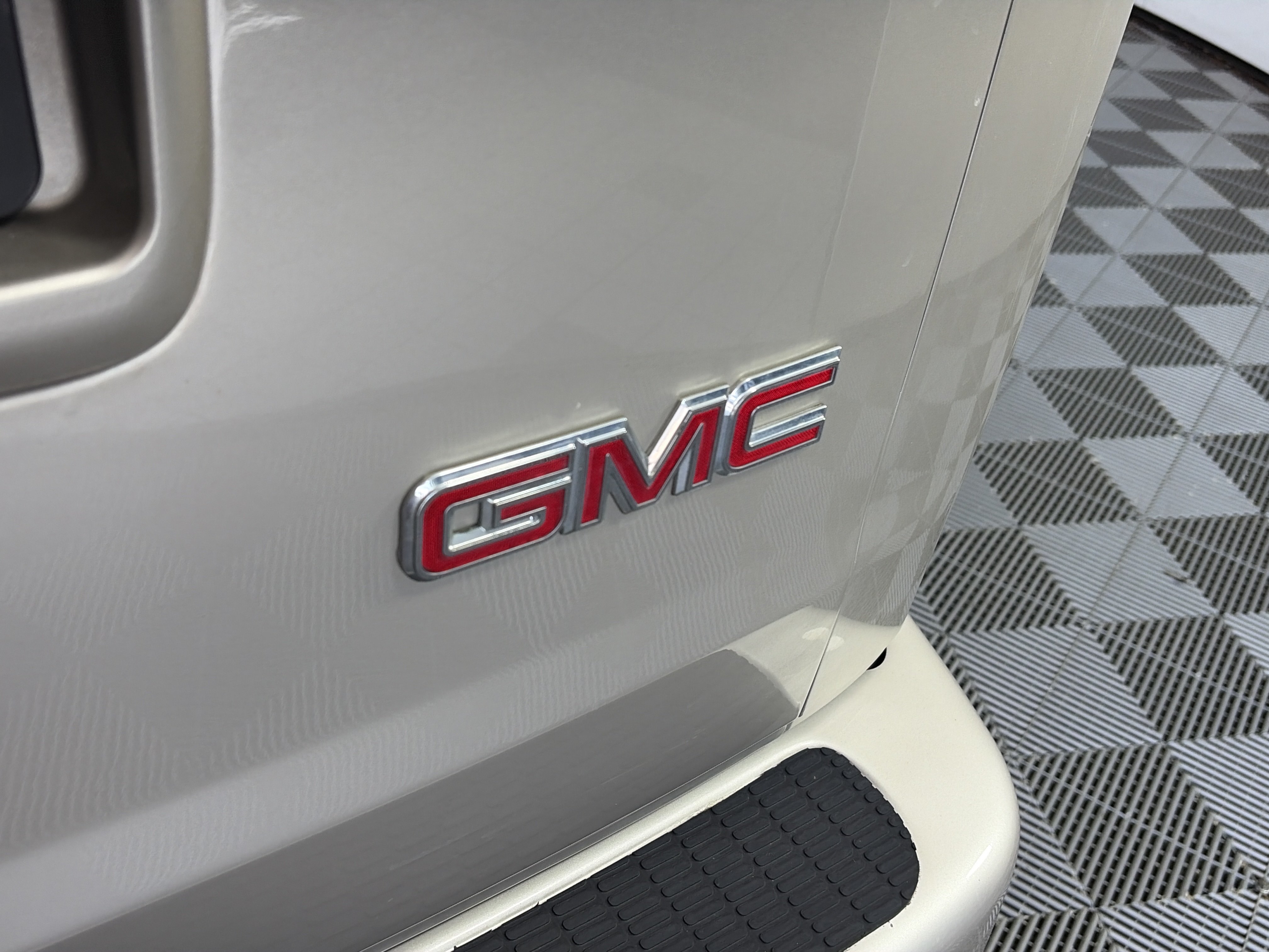 Used 2016 GMC Savana 2500 RWD image 17