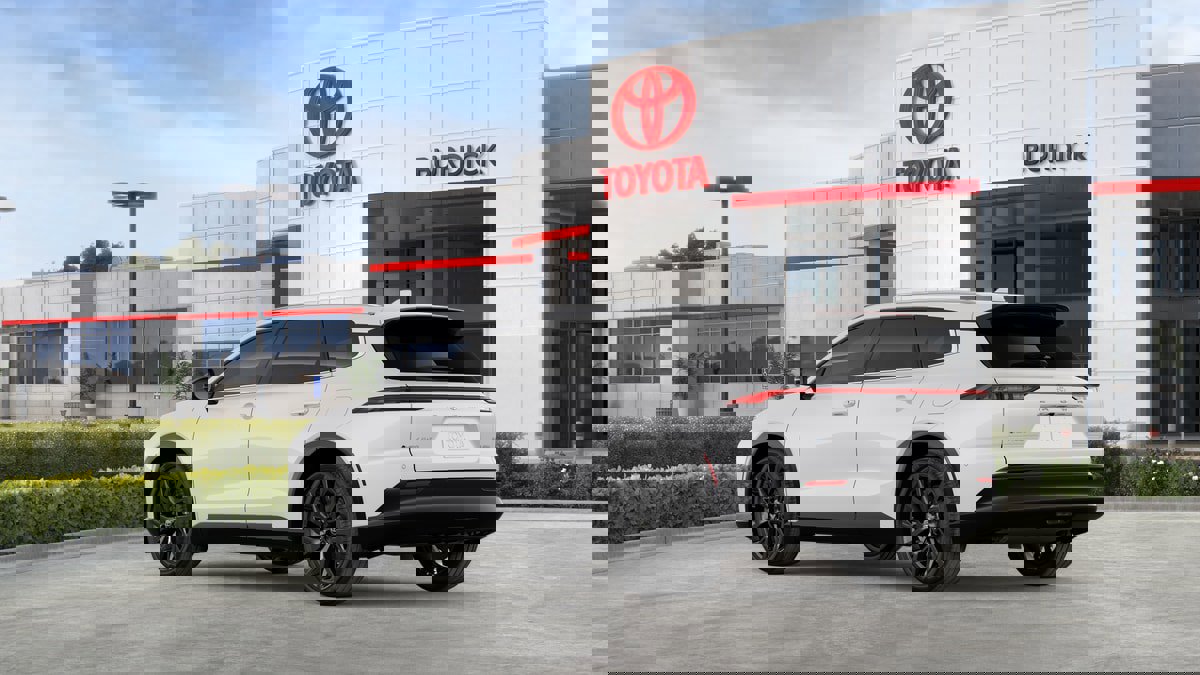 New 2026 Toyota Crown Signia Limited w/ Advanced Technology Package image 8