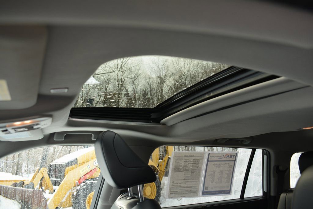 Used 2023 Toyota Highlander XLE image 9