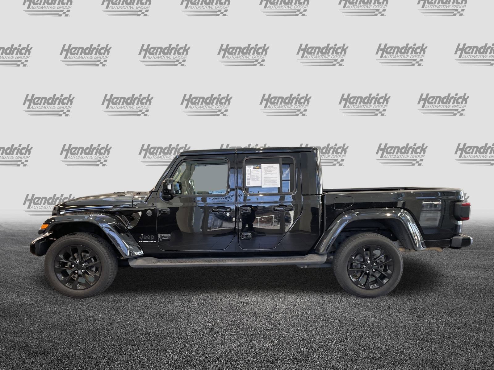 Used 2023 Jeep Gladiator Overland AWD/4WD image 7