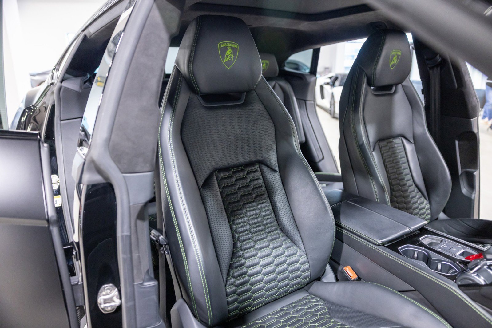 Used 2022 Lamborghini Urus image 30