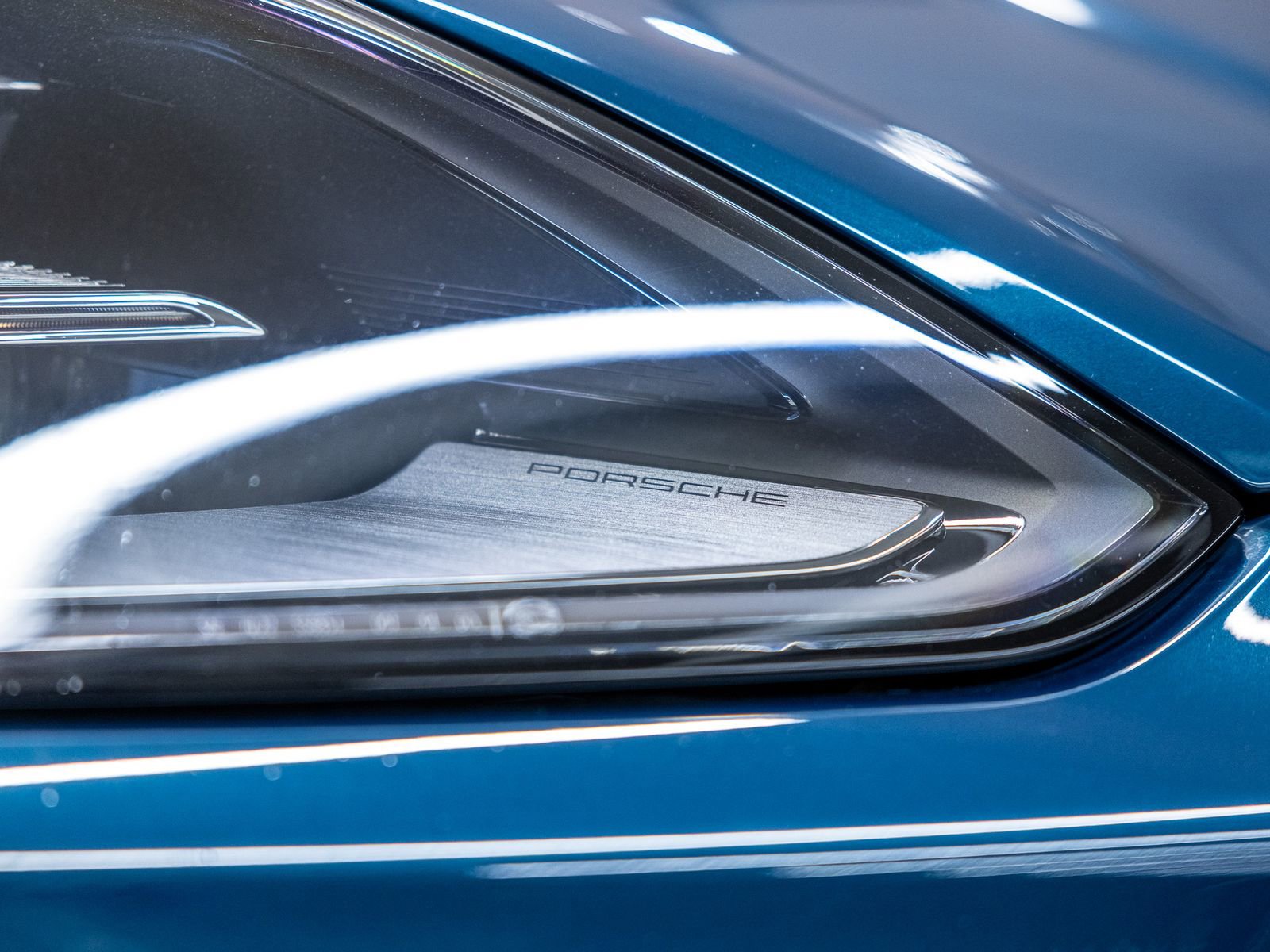 Certified 2025 Porsche Cayenne AWD/4WD image 14