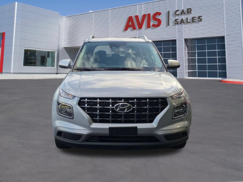 Used 2025 Hyundai Venue SEL FWD image 2