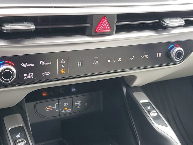 Certified 2025 Kia Sorento S image 26