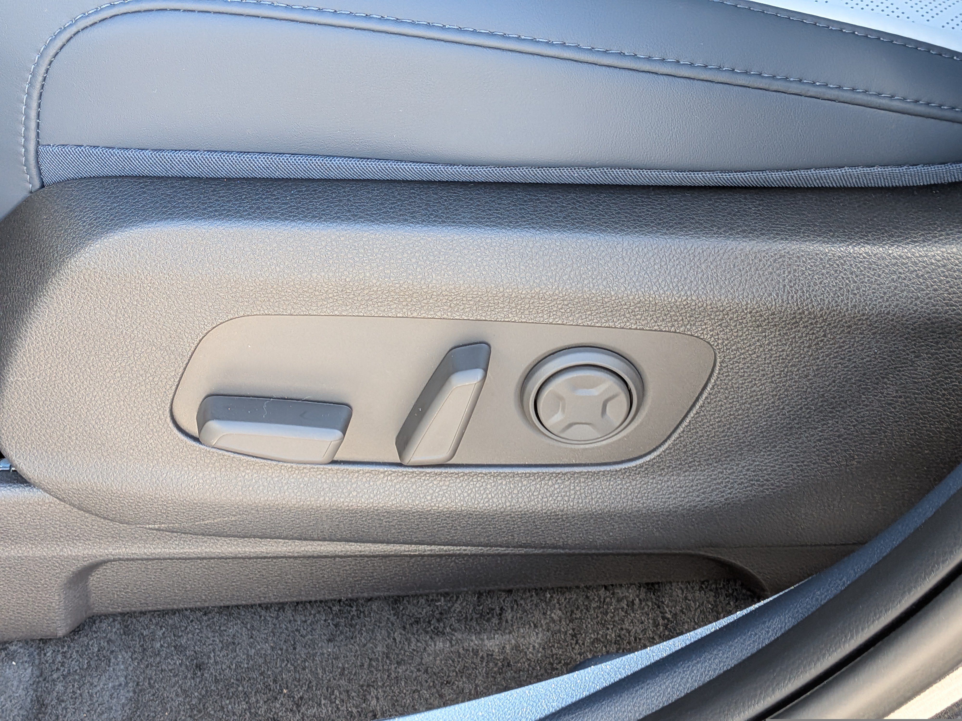 New 2026 Kia Carnival EX FWD image 26