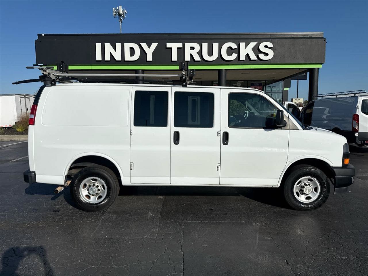 Used 2021 Chevrolet Express 2500 w/ Driver Convenience Package RWD image 1