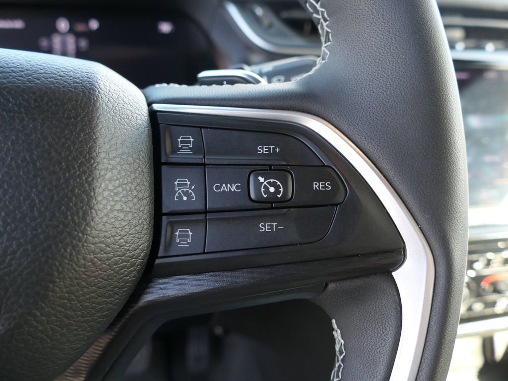 Used 2023 Jeep Grand Cherokee Altitude image 13