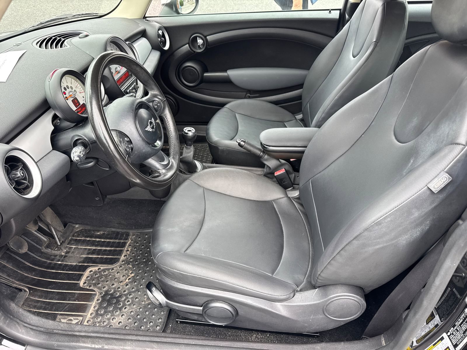 Used 2011 MINI Cooper Hardtop image 13