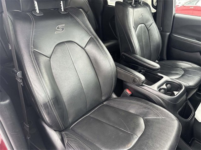 Used 2021 Chrysler Pacifica Touring-L w/ Uconnect Theater Family Group image 21