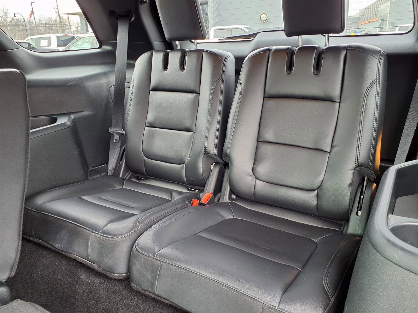 Used 2019 Ford Explorer XLT w/ Equipment Group 202A image 9