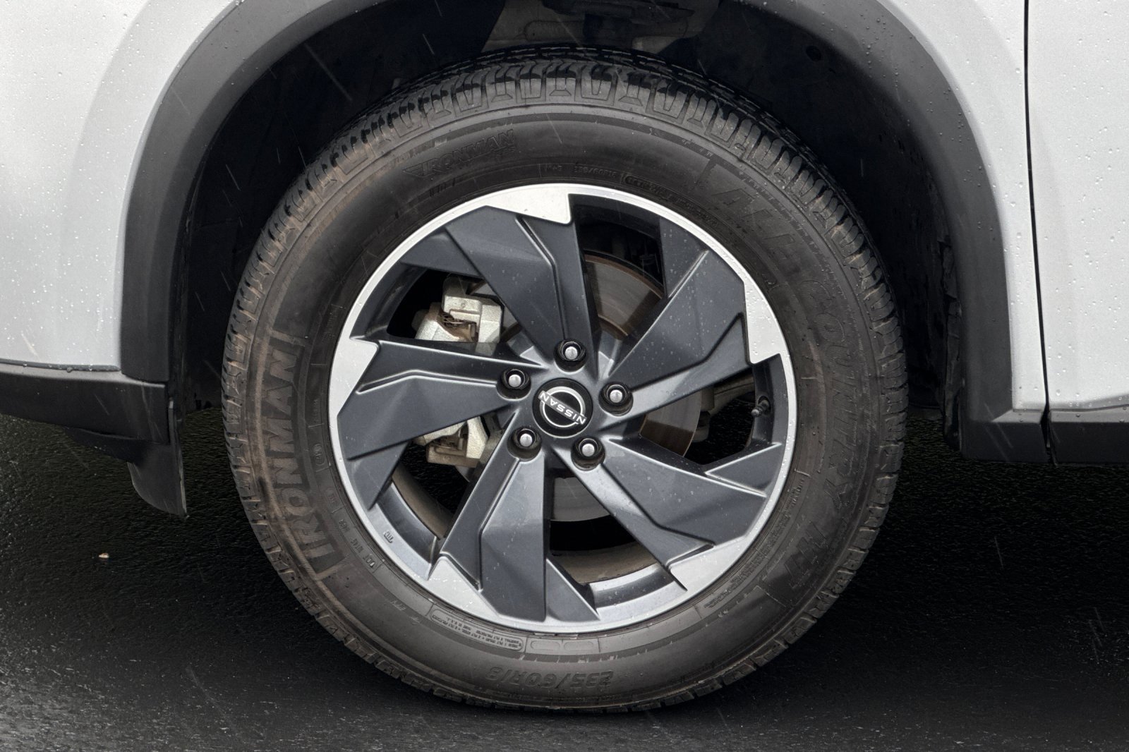 Used 2024 Nissan Rogue SV image 25