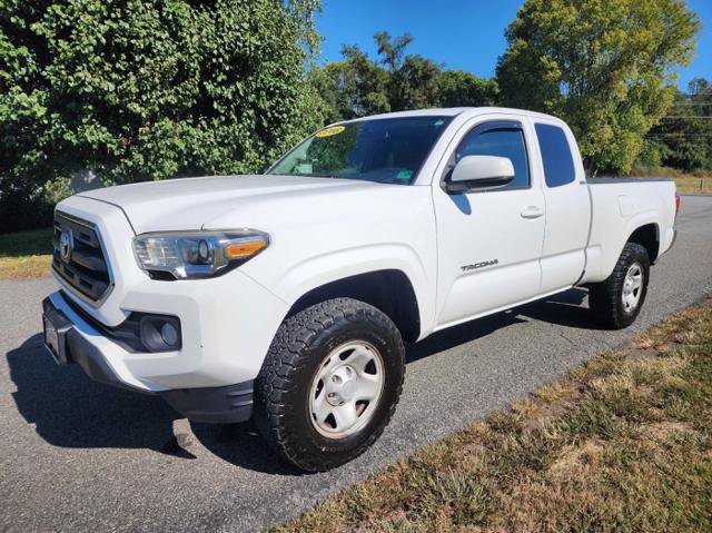 Used 2016 Toyota Tacoma SR5 image 2