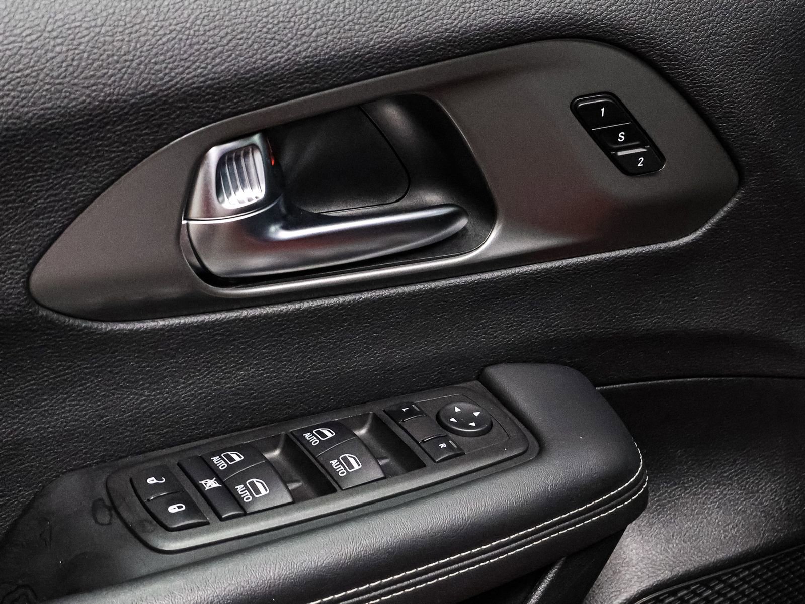 Used 2025 Chrysler Pacifica Select FWD image 19