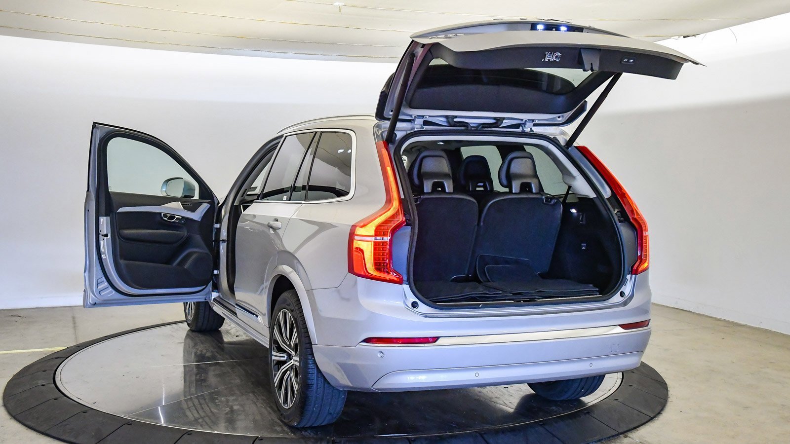 Certified 2025 Volvo XC90 B5 Core image 28