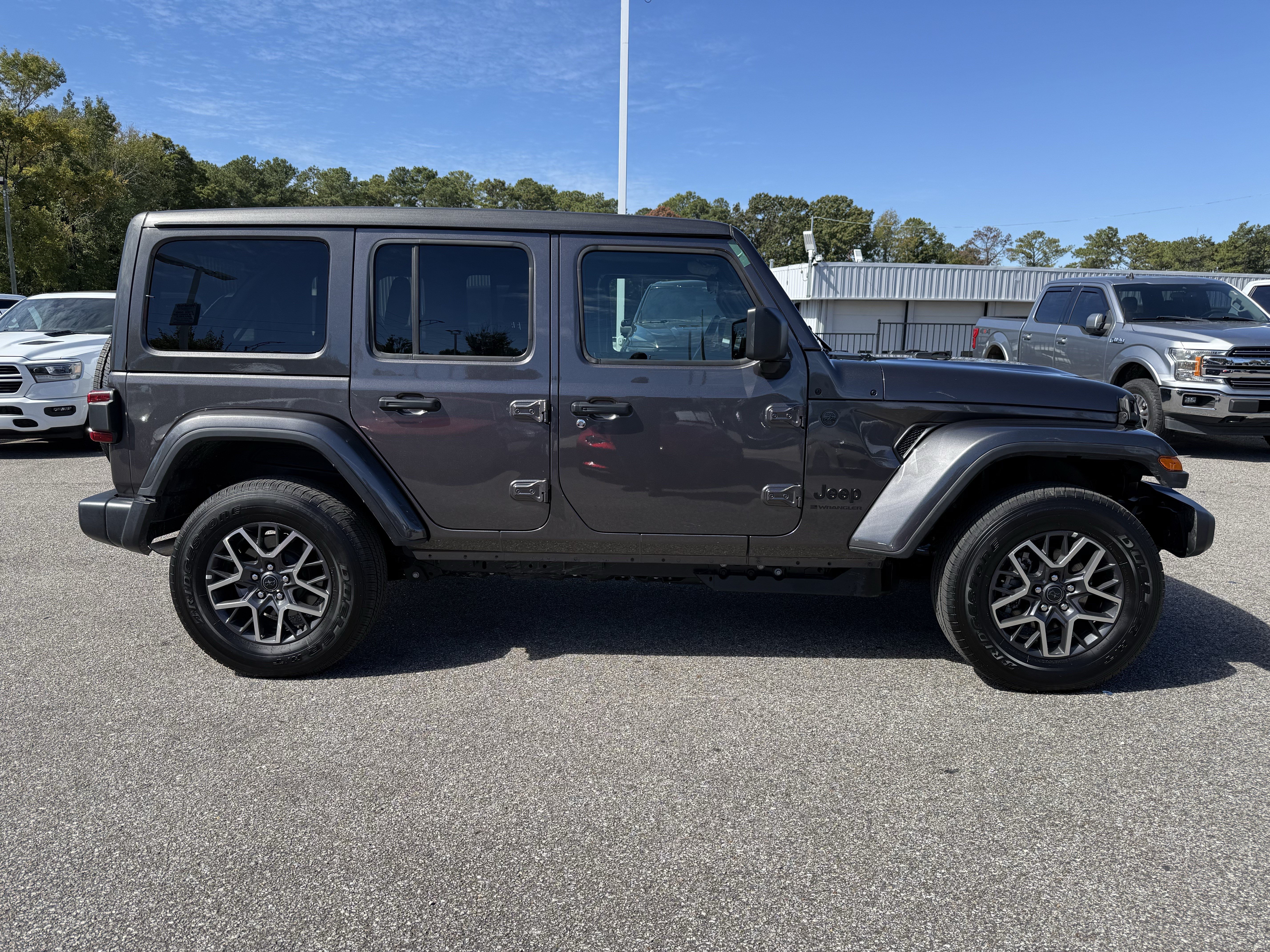 Used 2026 Jeep Wrangler Unlimited Sahara AWD/4WD image 11