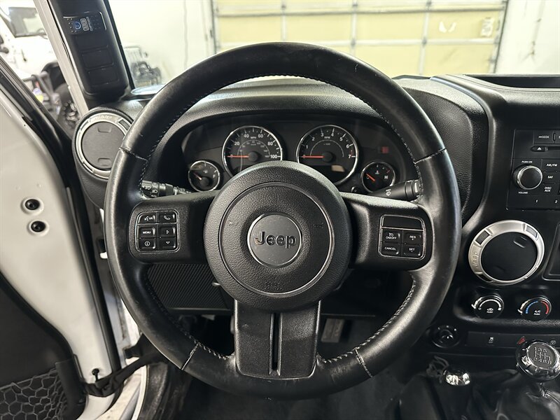 Used 2015 Jeep Wrangler Rubicon w/ Power Convenience Group AWD/4WD image 20