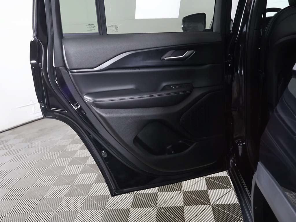 Used 2023 Jeep Grand Cherokee Altitude AWD/4WD image 24