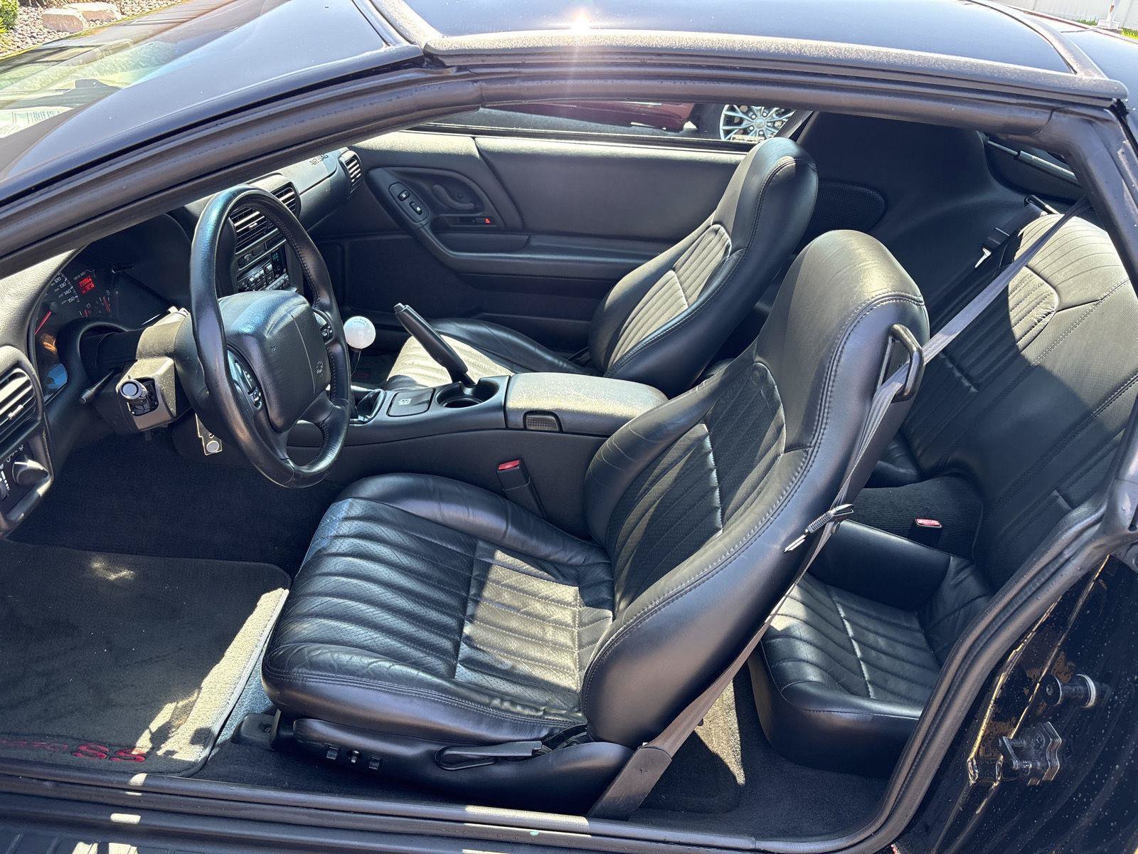 Used 2000 Chevrolet Camaro Z28 w/ SS Performance/Appearance Pkg RWD image 9