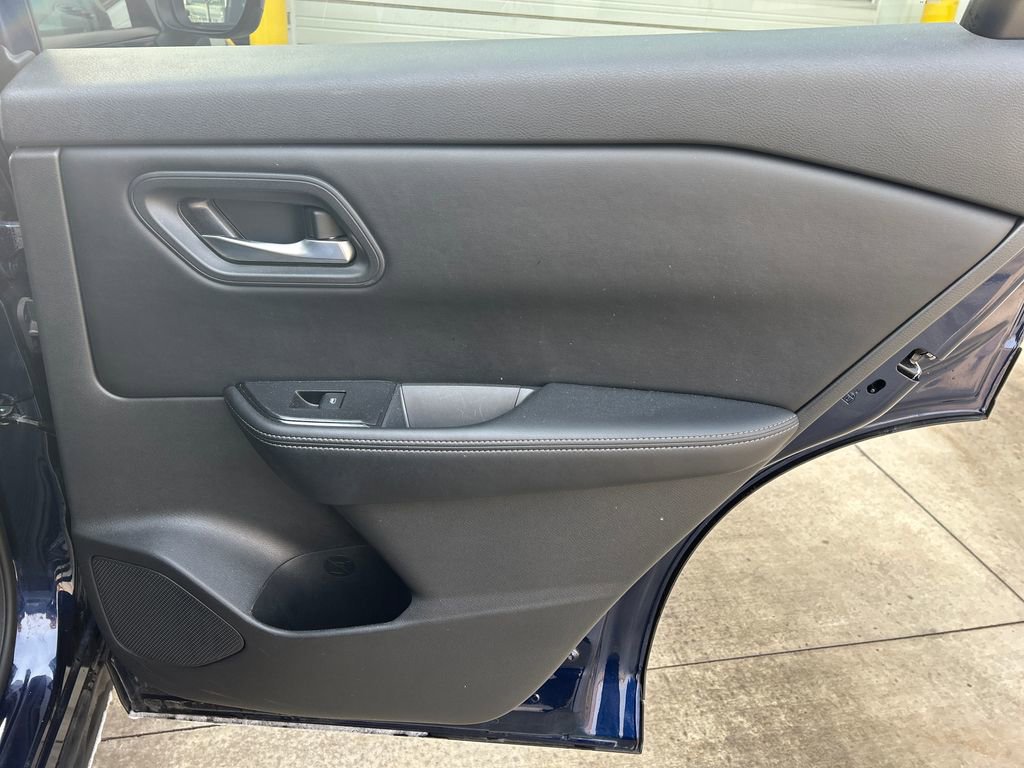 Used 2024 Nissan Rogue SV image 30