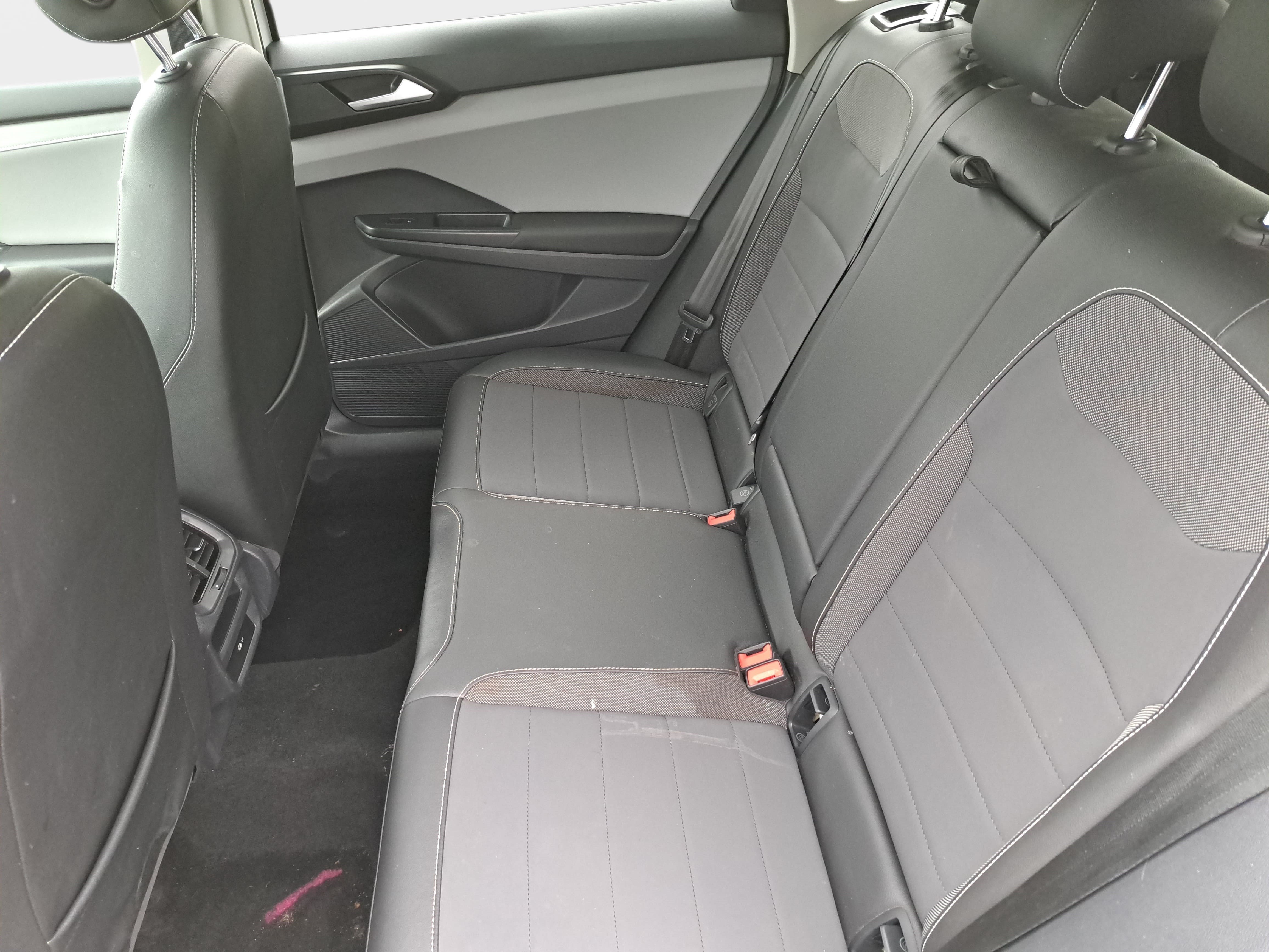Used 2023 Volkswagen Taos SE w/ Panoramic Sunroof Package FWD image 13